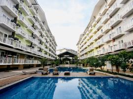 Modern Studio Near Airport Pool & Gym, Self check-in FREE Fast WiFi Netflix & Kitchen, khách sạn ở Pusok
