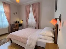 Venetula's Rooms - Kirkiri