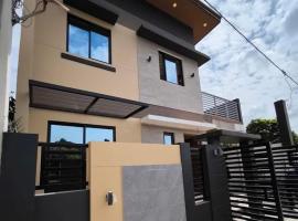 J&M Staycation Spot NEW 2BR Flat near City Center, hotel v destinaci Silañgang Mayao