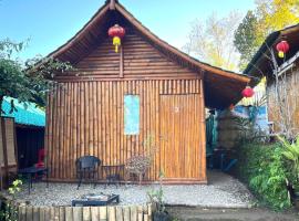 เฉินหลงเกสท์เฮ้าท์ บ้านรักไทย แม่ฮ่องสอน, hotel in Ban Rak Thai