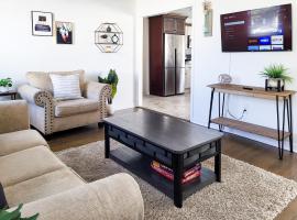 Spacious 2-BR 1-Bath King suite!, hotel v destinaci Plainville