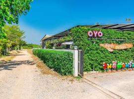 OYO 533 Runya Poolvilla, hotel v destinaci Prachuap Khiri Khan