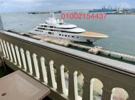 شقة عائليه كبيره مطله علي قناة السويس والبحر 702