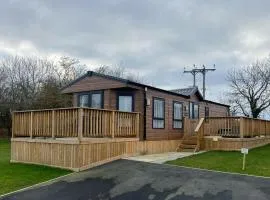 Heron Lodge with Hot Tub at Brickyard Lakes