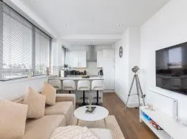 Luxury 2-Bed Hove Suite Escape