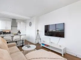 Luxury 2-Bed Hove Suite Escape