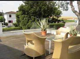 Villa Lyla - Marcelli, elegante villa con giardino vista mare