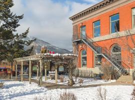 Downtown Apartments and Studios by StayIn, hotel en Fernie