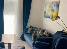 Gemütliche 2 Zimmer Ferienwohnung mit Terrasse Fernsehsessel Spülmaschine Grill Schaukel, fußläufig zu S-Bahn nach München und See, ideal zum Entspannen aber auch zum Arbeiten