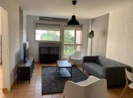 Chambre calme privée avec lit double en Colocation