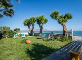 Big Blue Villa in Kisamos, 10 meters from Sea, &xi;&epsilon;&nu;&omicron;&delta;&omicron;&chi;&epsilon;ί&omicron; &sigma;&tau;&eta;&nu; &Kappa;ί&sigma;&sigma;&alpha;&mu;&omicron;