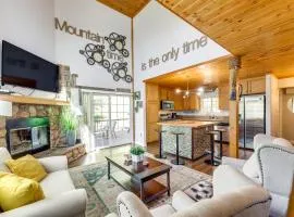 Remodeled Crestline Retreat Walk to Lake Gregory!
