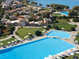 Kalimera Kriti Hotel & Village Resort, hotel con campo de golf en Sisi