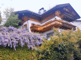 Haus Gläserer apartments, hotel a Villandro