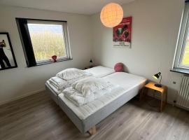 Casa Egevænget - 400 meters to LEGO HOUSE and Shopping, hotel in Billund
