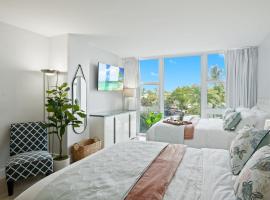 Beach Front 2 Bed Condo - Pool & Tiki Bar