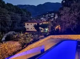 EXOTIC LUXURY APARTMENT