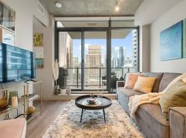 Stylish Condo with Exclusive Rooftop Pool