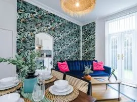 #17 Walk to Anfield Stylish House - for 12- Perfect for contractors and families - free street parking