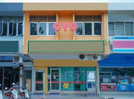 OYO 89850 Mutiara Motel, מלון בקואה