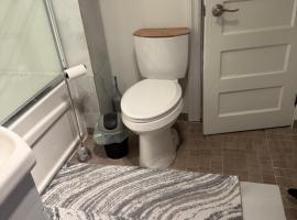 Oshawa Duplex, hotel en Oshawa