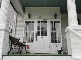 Moontide - Impecable Historic Home in Downtown Cape Charles!