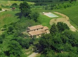 Farmhouse in Proceno with Pool and Hill Views