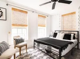 Gothic Historic District Studio - Walk to Strand, Cruises, & UTMB!
