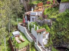 Unique cave house with Jacuzzi in Moya