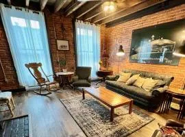 Historic, Stylish Getaway 2 blocks from Waterfront