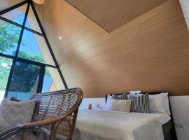 Paraiso Del Bacnotan, &xi;&epsilon;&nu;&omicron;&delta;&omicron;&chi;&epsilon;ί&omicron; &mu;&epsilon; &upsilon;&delta;&rho;&omicron;&mu;&alpha;&sigma;ά&zeta; &sigma;&epsilon; Bacnotan