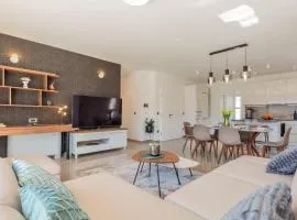 Ferienhaus In Dugopolje Mit Privatem Pool