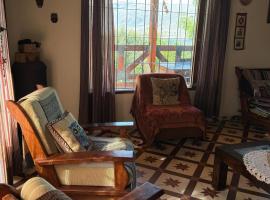 El chalet del valle，位于埃尔莫拉尔的木屋