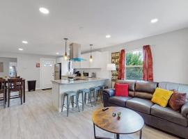 Southwest Charm Spacious Family Home Near Denver, hotel i Denver