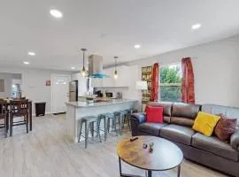 Southwest Charm Spacious Family Home Near Denver