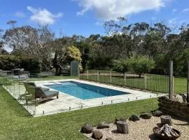 Homestead Pool House Private cabin w shared Spa Basketball court Heated Pool Minutes to Adventure Park and beaches