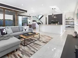 Luxe Retreat Shell Cove - Walk to Marina