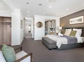 Luxe Retreat Shell Cove - Walk to Marina