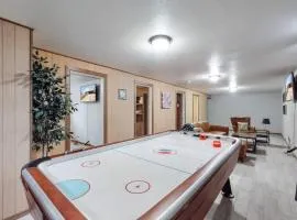 Spacious family home with Hockey Table & Huge Yard Escape