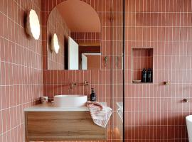 Funky family coastal retreat in a perfect location, hotel in Cape Woolamai