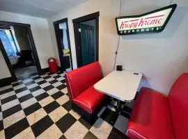 Cool, Retro Getaway in Heart of Downtown