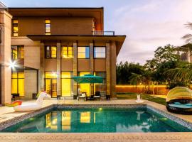 福湾海涛: Sanya şehrinde bir kendin pişir kendin ye tesisi