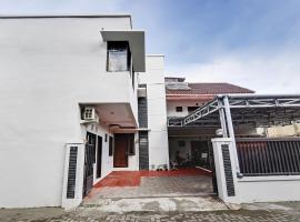 Hotel O Nathania Exclusive, hotel in Sleman