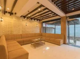 OYO 729 Hotel Era