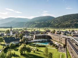 Falkensteiner Hotel & Spa Carinzia l 4 Star Superior, hotelli kohteessa Tröpolach