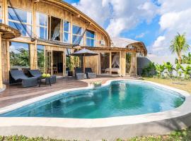 Noon Bamboo Villas Pererenan, vila v destinaci Canggu