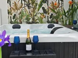 Muse by the beach with Jakuzzi