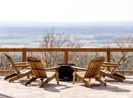 Family and Pet Friendly Cabin with Mountain Views, a Hot Tub, and Access to the Appalachian Trail, Perfect for a Weekend Getaway