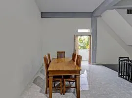 OYO 91210 Hotel J3