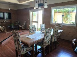 Chalet Rustico da Elena com Sauna y Jacuzzi Unicep, hotel v destinaci São Carlos